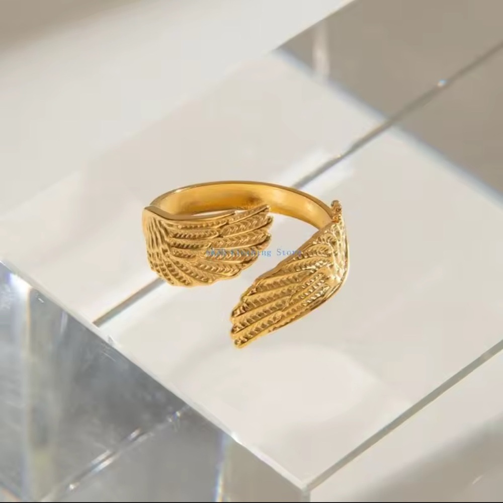 Luxurious 18k Gold plated stainless steel Feather Ring
